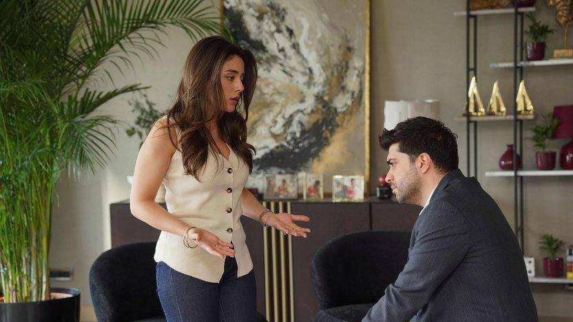 Сериал "Клюквенный щербет", 97 серия. Возможно и Сыла Тюркоглу покинет проект в этом сезоне. смотреть онлайн