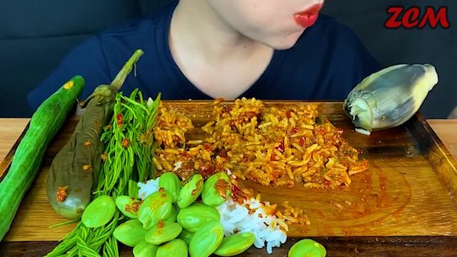 SPICY TOMATO FISH PASTE CURRY, STINK BEANS, BOILED VEGGIES смотреть онлайн