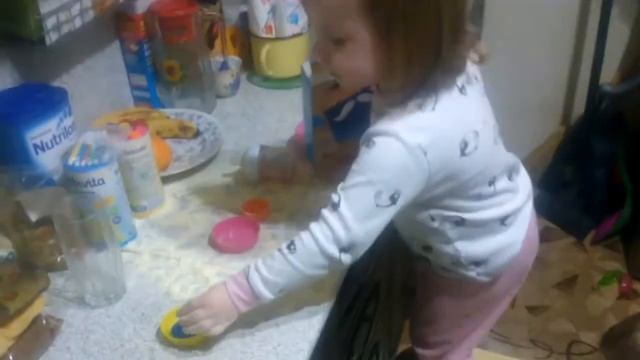 Таюша. Маша. Рассыпанная каша/Tayusha. Masha. Spilled porridge смотреть онлайн