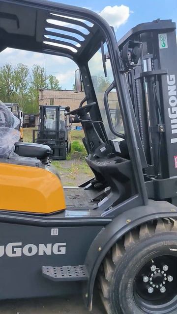 вилочный погрузчик LiuGong повышенной проходимости #alfarun #liugong #shorts смотреть онлайн