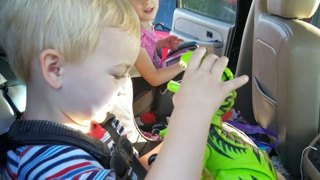 Nolan getting new toys смотреть онлайн
