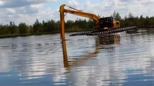 Экскаватор-Амфибия Амфимастер - рабочий танец на болоте!