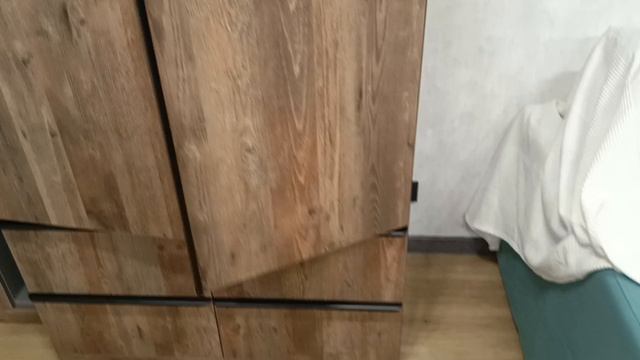 Шкаф распашной в зал.