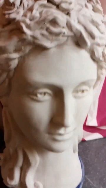 Девушка в цветах. Модель вазы. смотреть онлайн