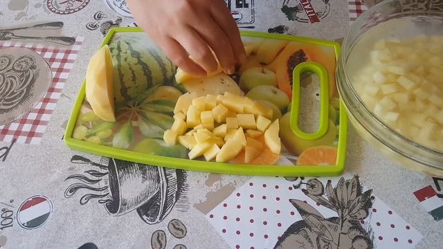 Сборная мясная солянка с колбасой и картофелем. смотреть онлайн