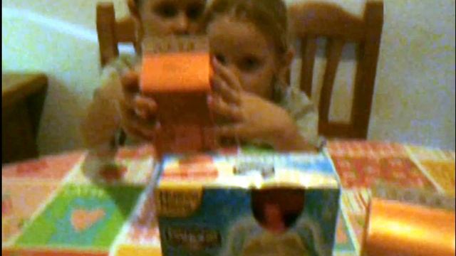 Перекус после школы! Йогурт Frozen и печенюшки Super Wings! смотреть онлайн