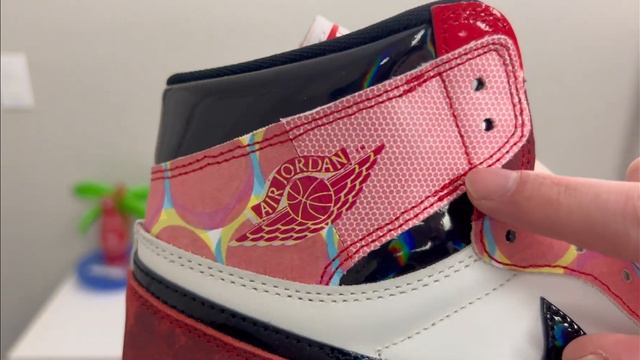 Air Jordan 1 Retro High OG SP Spider Man Into the Spider Verse Review! смотреть онлайн