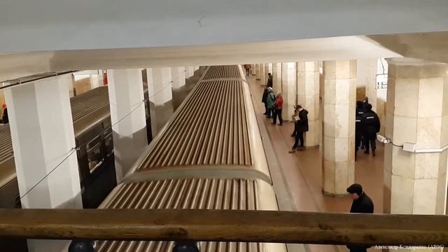 [Ретро-метро]: "Русичи" на станции "Александровский сад" смотреть онлайн