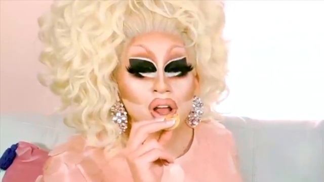 you better work you f-cking whore! (Trixie and Katya) смотреть онлайн