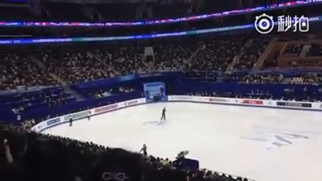 Denis Ten trace Yuzuru Hanyu羽生結弦 and jump towards fallen yuzu смотреть онлайн