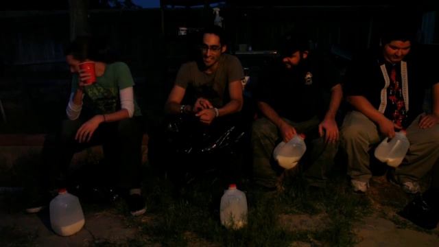 Gallon Milk Challenge - Tim vs. Mike (SHORT VERSION) смотреть онлайн