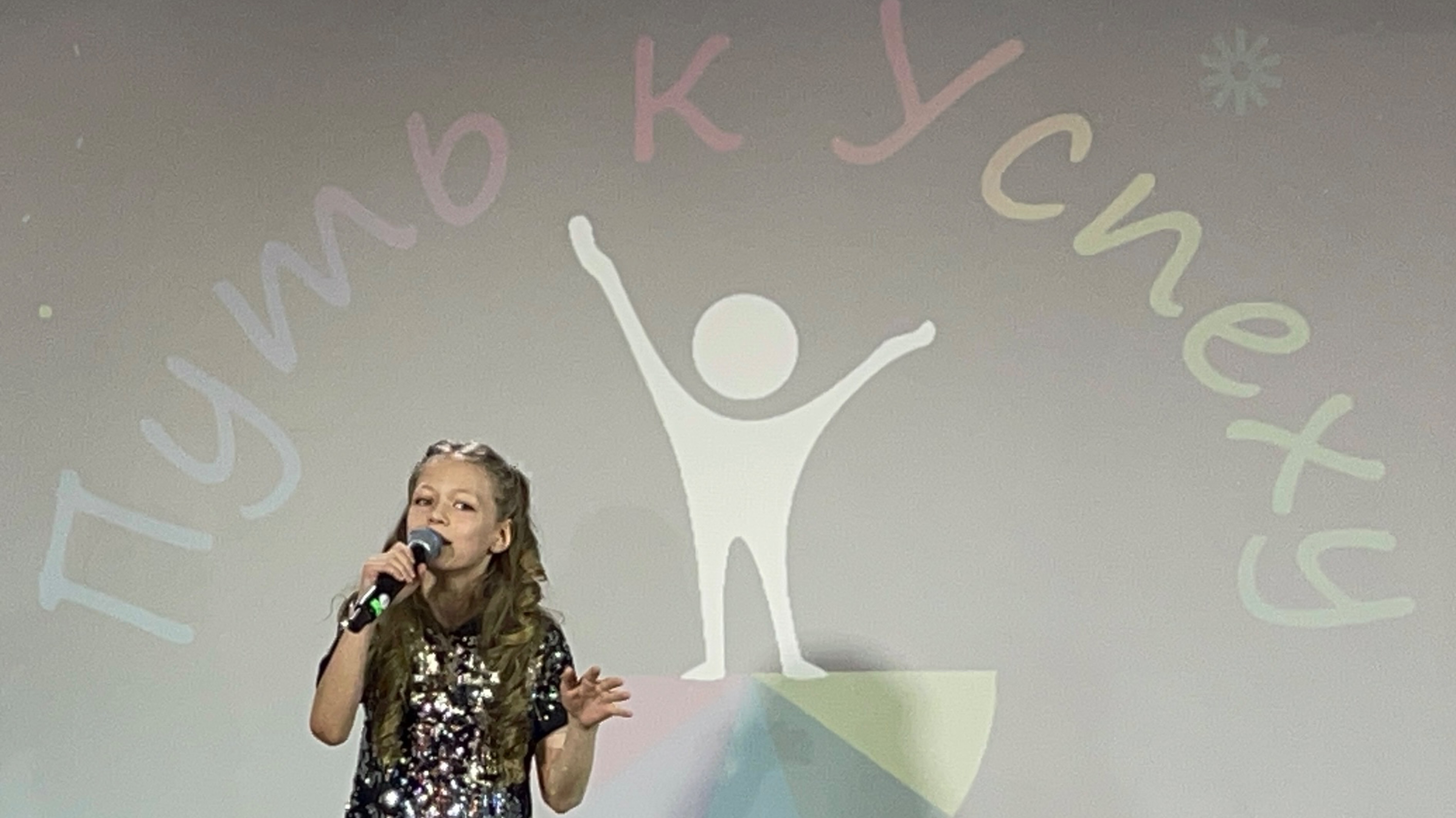 Даша Саврова «Старый рояль» 8 лет муз. М.Минкова, сл.Д.Иванова