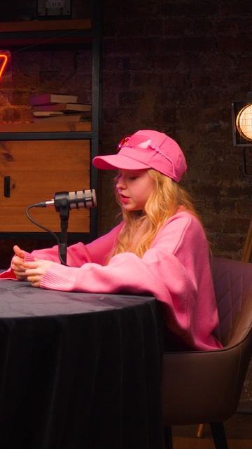 КАК НЕ СЛОМАТЬСЯ ПЕРЕД ГРАДОМ ХЕЙТА? 😲 СИЛА ЮНОЙ АКТРИСЫ ЕВЫ СМИРНОВОЙ #хейт #комментарии #шоу смотреть онлайн