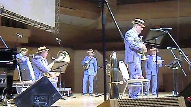 Dixie Friends "Tea for two", "Monkey song" & Bis "Jazz me blues" смотреть онлайн