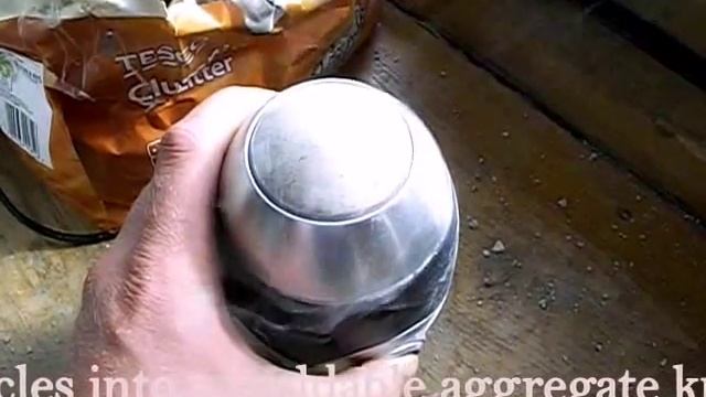 Grinding up cat litter for Bentonite clay смотреть онлайн
