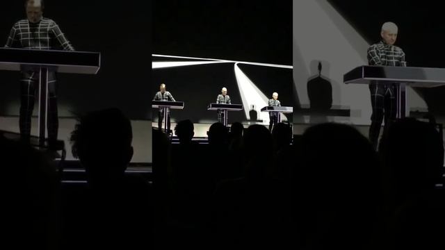 Kraftwerk live 11.01.2015 in Berlin - Trans Europa Express смотреть онлайн
