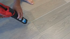 Чем заделать щели в полах?