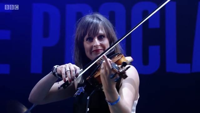 The Proclaimers performs Sunshine on Leith T in the Park смотреть онлайн