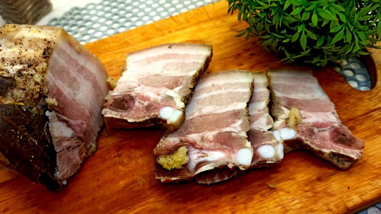 Сало с чесноком и перцем! Ароматное варёное сало в рассоле за 15 минут, вкусно и просто. смотреть онлайн