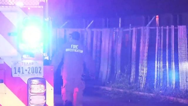 Apartment fire sends two people to the hospital; one person in custody, SAFD says смотреть онлайн