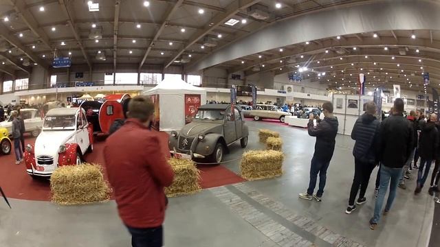 Relacja z Retro Motor Show 2021 część 1 - The Samba Garage na wyjeździe смотреть онлайн