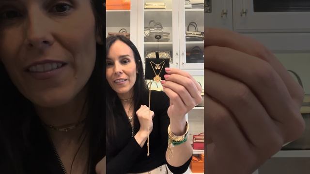 Van Cleef & Arpels comparison! Different Alhambra sizes + Frivole смотреть онлайн