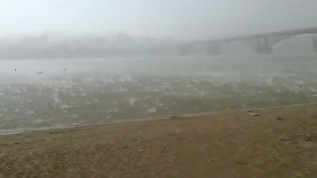 (HD) A sudden hail storm in Russia Novosibirsk - 12/07/2014 - Внезапный ураган в Новосибирске смотреть онлайн
