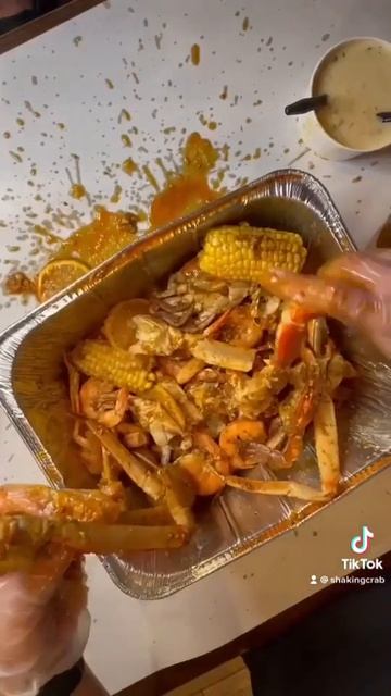 Best seafood in Connecticut | Shaking crab #shorts #seafood смотреть онлайн