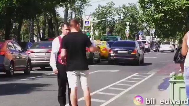 ЗАСУНУЛ ПАЛЬЧИКИ/ПРАНК ЭДВАРДА БИЛЛА/ПРАНК НАД ПАРКОВЩИКОМ смотреть онлайн