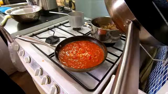 Популярная в мире яичница Знаменитая израильская Шакшука смотреть онлайн