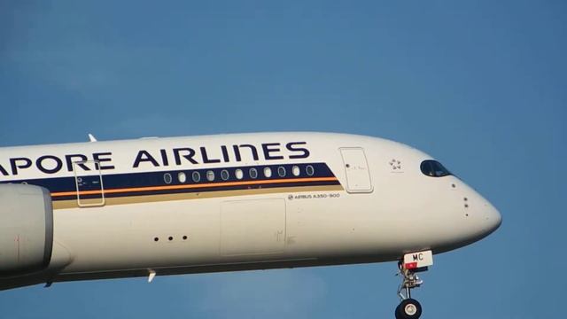 Singapore Airlines A-350XWB Landing At Melbourne Airport смотреть онлайн