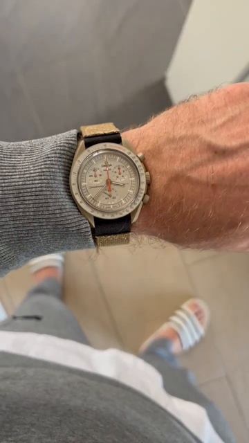 MoonSwatch Jupiter on a Velcro Strap from @cheapestnatostraps5867 смотреть онлайн