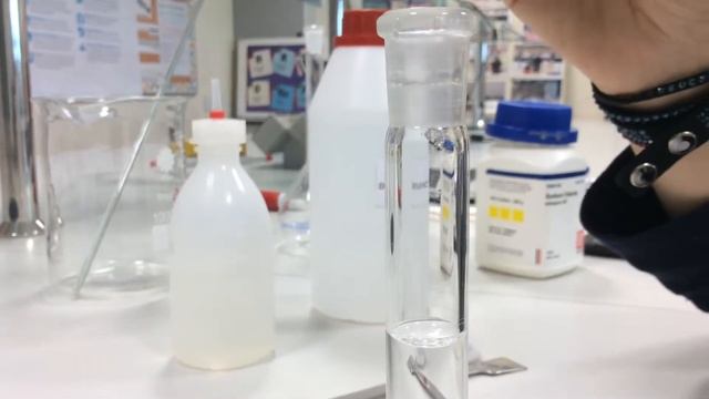adding distilled water till the mark in a volumetric flask смотреть онлайн