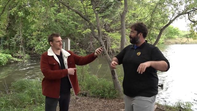 Interviewing man who found body of potential victim of "Austin Serial Killer" смотреть онлайн
