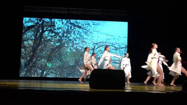 Фрагмент виступу Драйв Денс Скул з концерту Василя Зінкевича 03 10 2021 Палац Україна смотреть онлайн