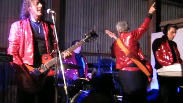 Los Moros presentados por el locutor Rolando Charrier смотреть онлайн
