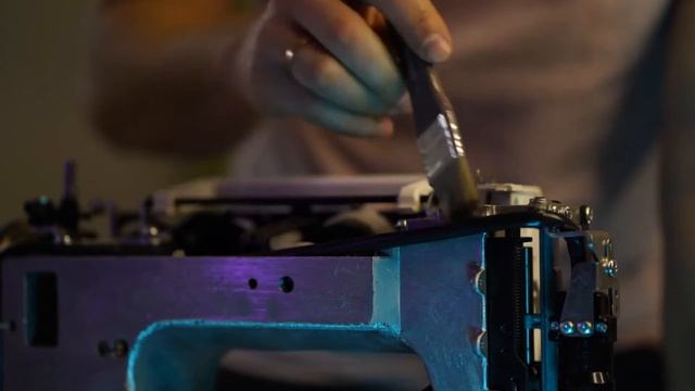 Как разобрать швейную машину Janome. Чистка и смазка швейной машинки Janome, Elna. смотреть онлайн