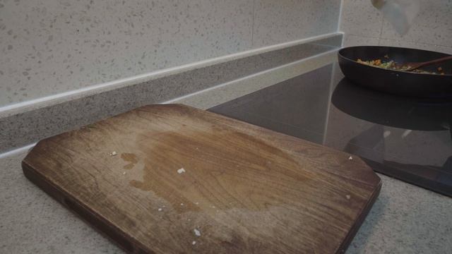[28] 밥이 없는 볶음밥, 맛있고 가벼운 한 끼 | 두부달걀볶음 | 유부초밥 | 두부샐러드 | 두부요리 | 주부살림브이로그 смотреть онлайн