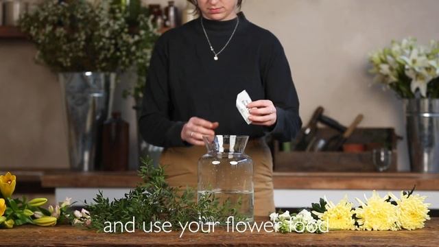 King Tut’s Treasures. How to arrange: Snapdragons, pistache, alstro, blooms and Nashville lilies. смотреть онлайн
