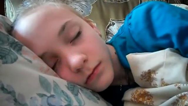 пока никого нет дома........ смотреть онлайн