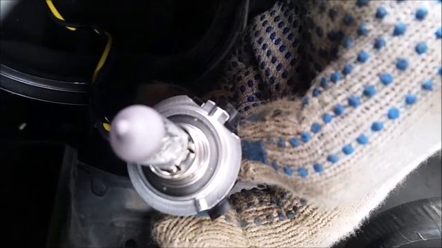 Замена лампы ближнего света на MITSUBISHI OUTLANDER III