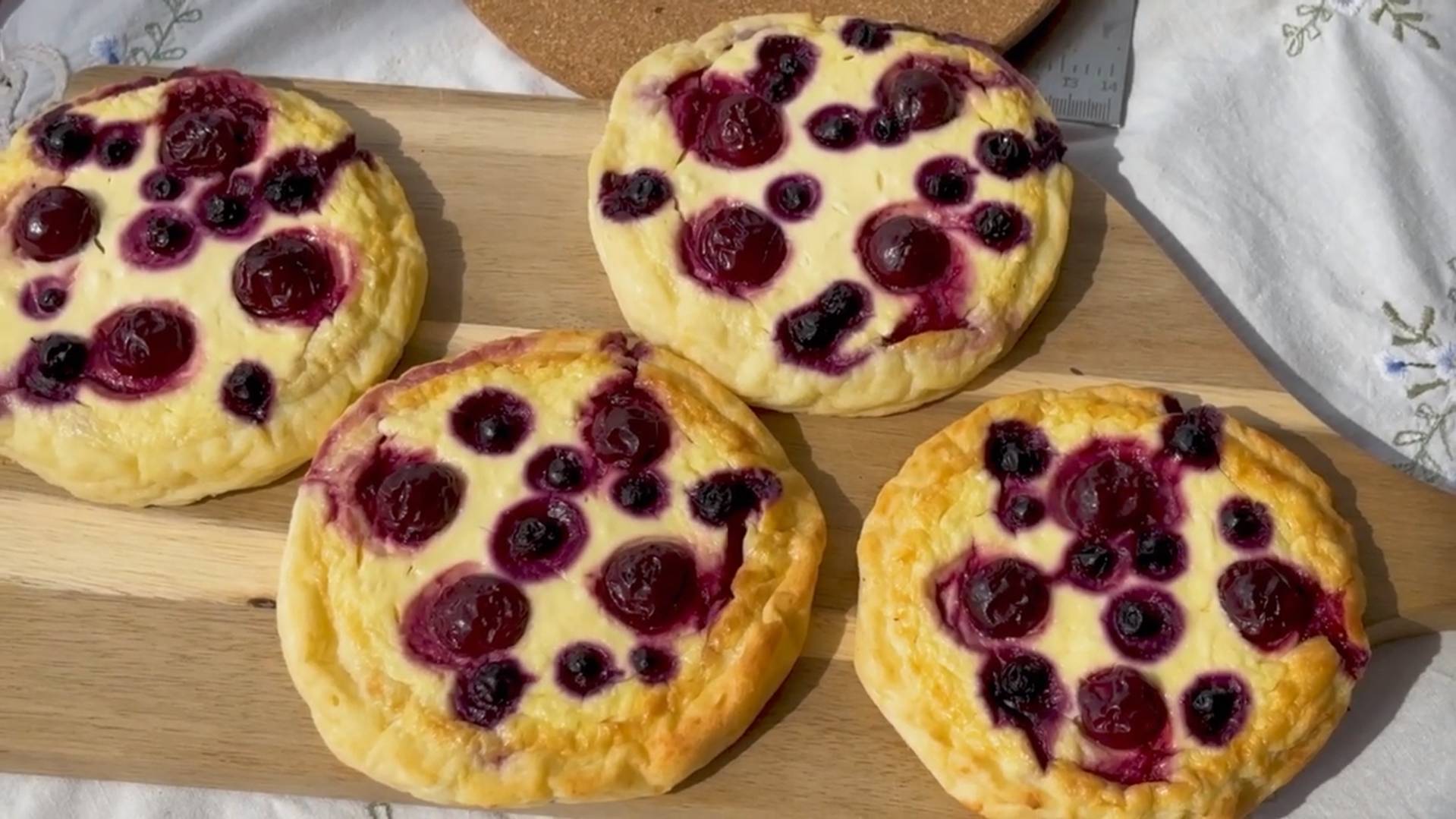 ТВОРОЖНЫЕ Ватрушки С Ягодами—Нежные и Вкусные, Без Лишней Муки! смотреть онлайн