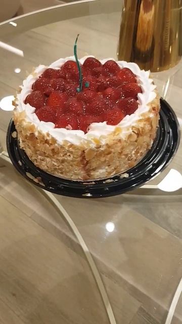 Strawberry cake🍓🍓 смотреть онлайн