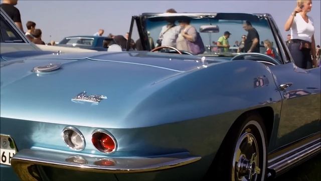 Classic Corvette C 2 Sting Ray Convertibles on Car Show смотреть онлайн