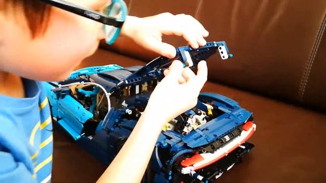 Bugatti Chiron - Lego Technic - how to open the hood смотреть онлайн