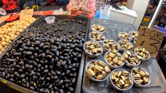 LOKAAL ETEN OP DE GADONG AVONDMARKT 🍜🥤 BRUNEI 🇧🇳 смотреть онлайн