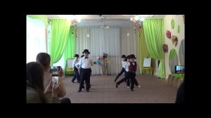 Танец джентльменов старшая группа