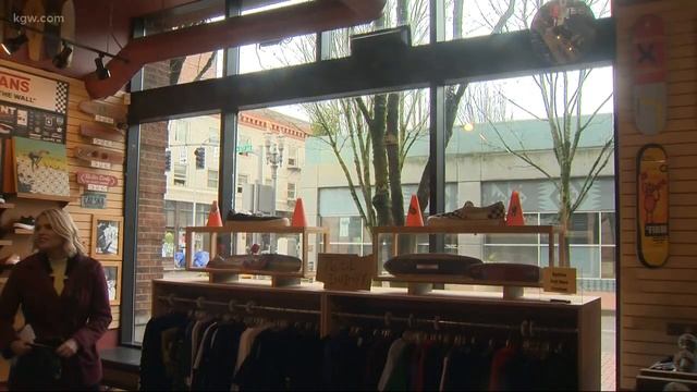 Break-ins hurt Portland skate shops’ holiday sales смотреть онлайн