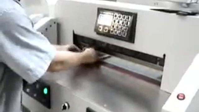 7208H paper cutting machine смотреть онлайн