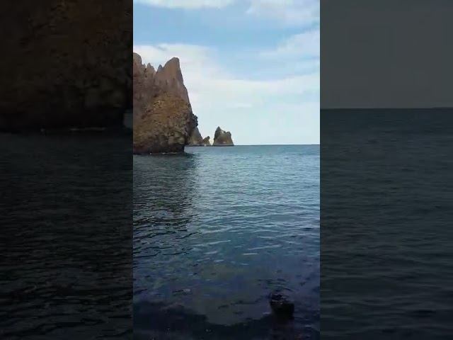 На байдарке по Крыму. - Если бы я была Карадагским змеем, я жила бы именно здесь!